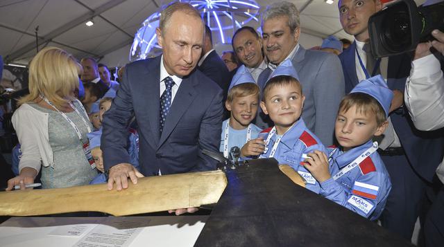 Putin presentó armas rusas en el salón aeroespacial MAKS - 4
