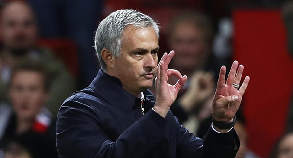 José Mourinho tuvo un enorme gesto con los hinchas del Manchester United, tras la ajustada victoria ante el Manchester City por los octavos de final de la EFL Cup. (Foto: Getty Images)