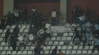 Universitario vs. Sporting Cristal: hinchas se arrojaron sillas en la tribuna oriente del Estadio Nacional