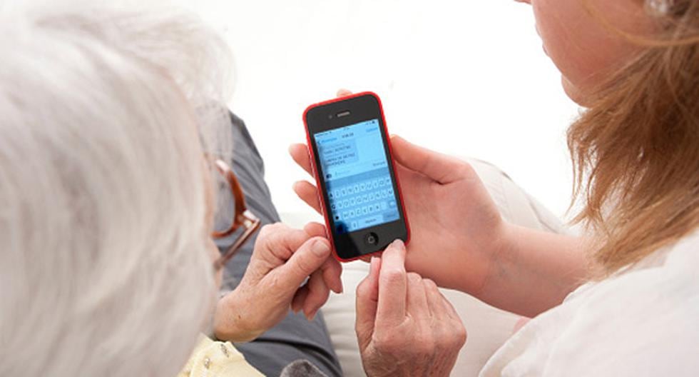 Si tu abuelo utiliza smartphone te recomendamos instalarle estas aplicaciones. (Foto: Getty Images)