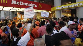 Estados Unidos: empleados de 'fast foods' realizan huelga en 60 ciudades