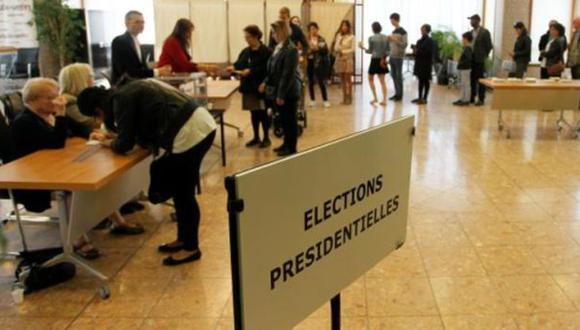 Francia: Miles ejercieron su derecho a voto en EE.UU. y Canadá