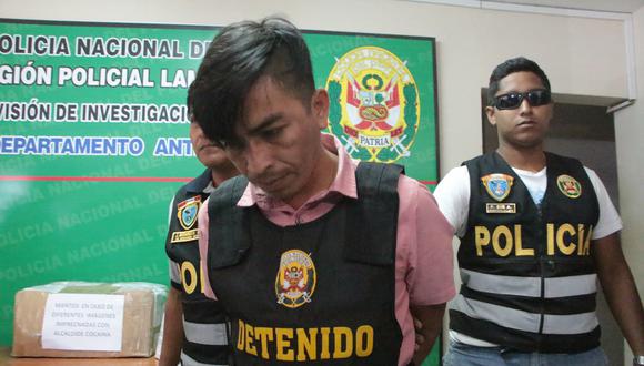 Carlos Trujillo, de 33 años, también portaba tres frascos de droga líquida de 75 gramos cada uno (Foto: Johnny Aurazo)