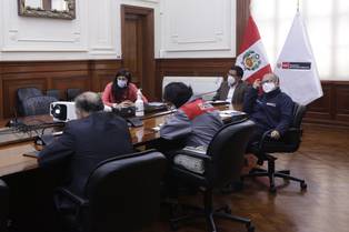El primer ministro Vicente Zeballos y titulares de distintas carteras se reunieron virtualmente con representantes de partidos políticos el último martes. (Foto: PCM)
