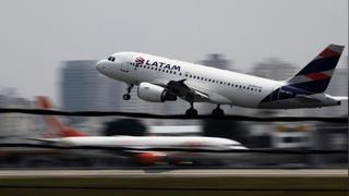 Indecopi multa a Latam por cambio y cancelación de vuelos