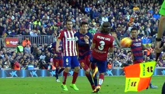 Barcelona: Lionel Messi sufrió terrible falta de Filipe Luis