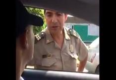 Facebook: ¿Por qué detuvo el policía a este conductor? (VIDEO)