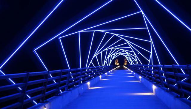 Con 800 metros de largo y 40 de alto, el High Trestle, en Iowa, Estados Unidos, se apoya en una serie de pilotes de cemento. (Foto: Carol VanHook / Flickr bajo licencia de Creative Commons)