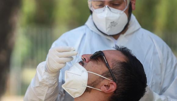 Prueba de coronavirus en Chile. (Foto: Reuters)