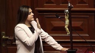 Karina Beteta juró como congresista en reemplazo de Yovera
