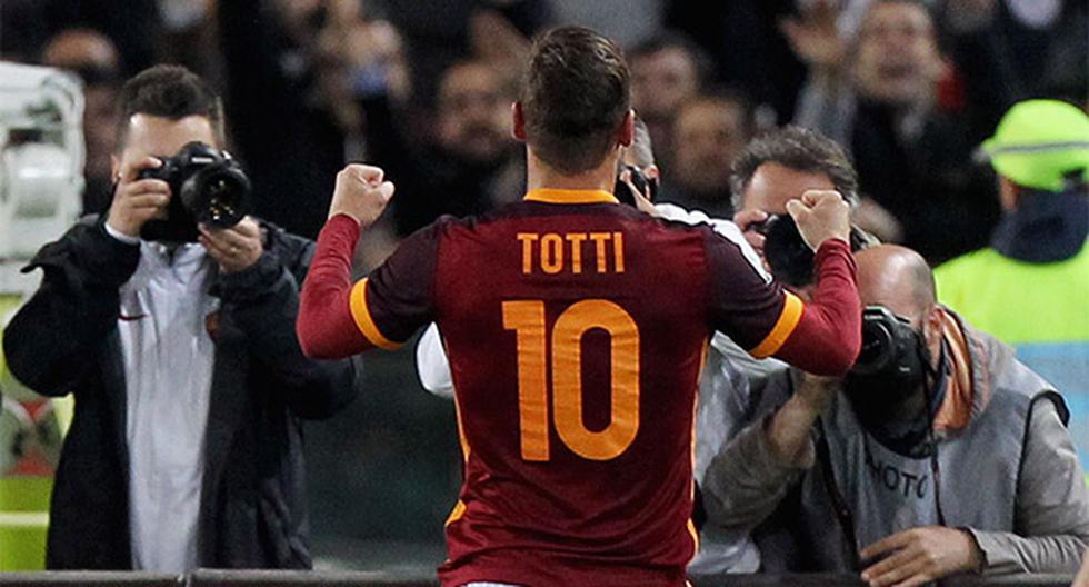 Francesco Totti seguirá vistiendo la camiseta de la Roma una temporada más. (Foto: Getty Images)