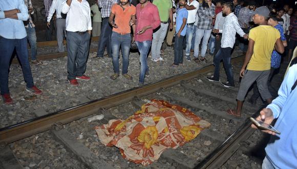 India: Al menos 50 muertos por atropello de tren durante celebración religiosa (Foto: AP)