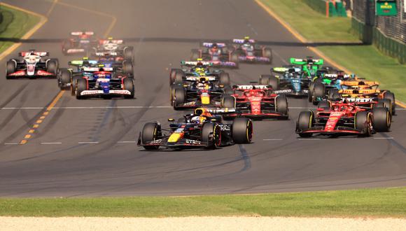 Formula 1 cars take the circuit at the start of the Australian Formula 1 Grand Prix at the Albert Park Circuit in Melbourne on March 24, 2024. (Photo by glenn nicholls / AFP) / -- IMAGE RESTRICTED TO EDITORIAL USE - STRICTLY NO COMMERCIAL USE --