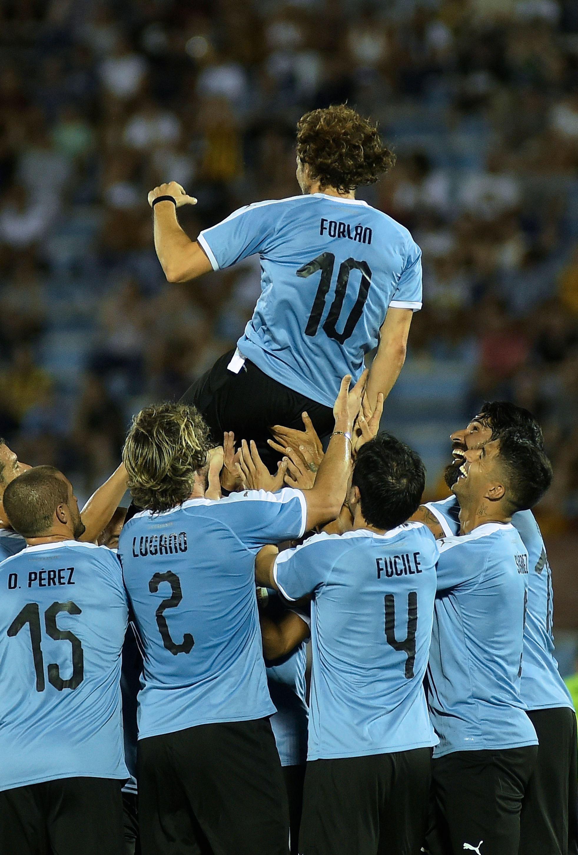 Forlán en íntima entrevista: el cariño de la gente, sus gustos musicales y la vez que leyó a Gabriel García Márquez en Nigeria. (Foto: AFP)