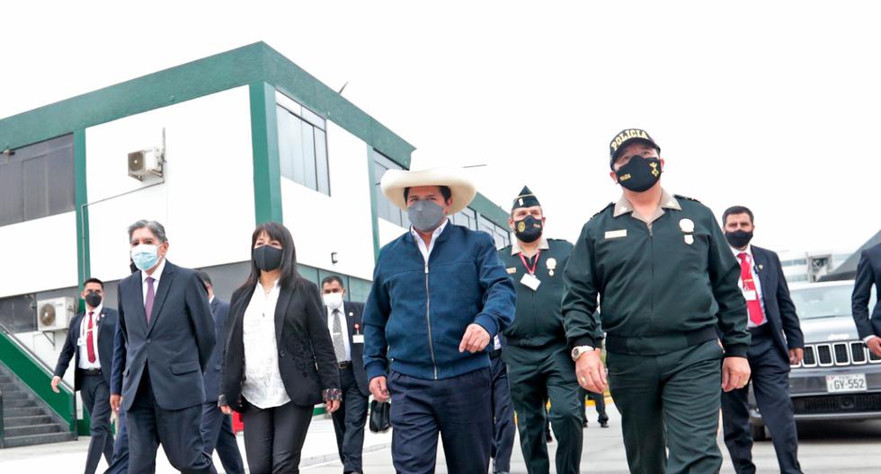 Pedro Castillo junto a la primera ministra Mirtha Vásquez; el ministro del Interior, Avelino Guillén; y el comandante general de la PNP, Javier Gallardo, en una actividad oficial. (Foto: Presidencia de la República)