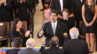 Entre lágrimas, Maduro juró lealtad a Hugo Chávez "más allá de la muerte"