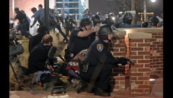 EE.UU.: Protestas raciales dejan 2 policías graves en Ferguson