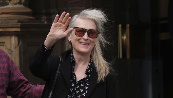 La actriz Meryl Streep sale del hotel de la Reconquista en Oviedo, ciudad donde recibirá el próximo viernes el Premio Princesa de Asturias de las Artes 2023. (Foto: EFE/Paco Paredes)