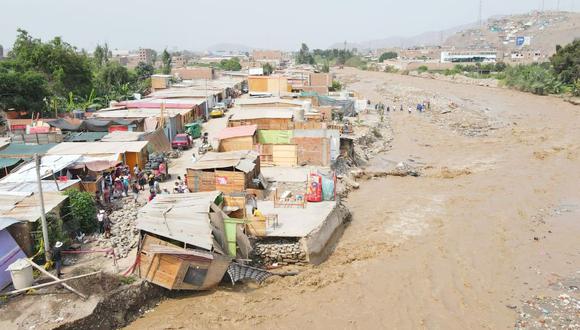 Río Chillón aumentó su caudal debido a las fuertes lluvias. Foto: Jorge Cerdán/@photo.gec