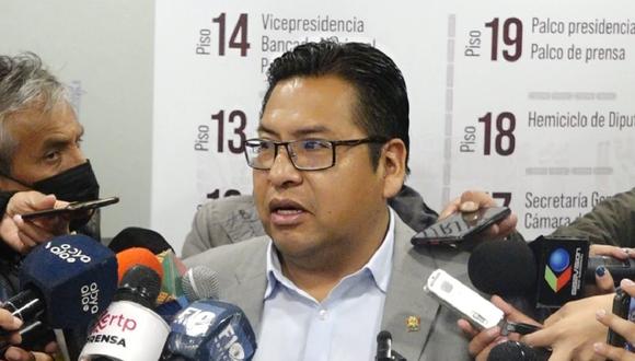 El parlamentario boliviano Juan José Jauregui, acusado de abuso sexual, declara a la prensa en instalaciones de la Cámara de Diputados de Bolivia. (Foto de la Cámara de Diputados)