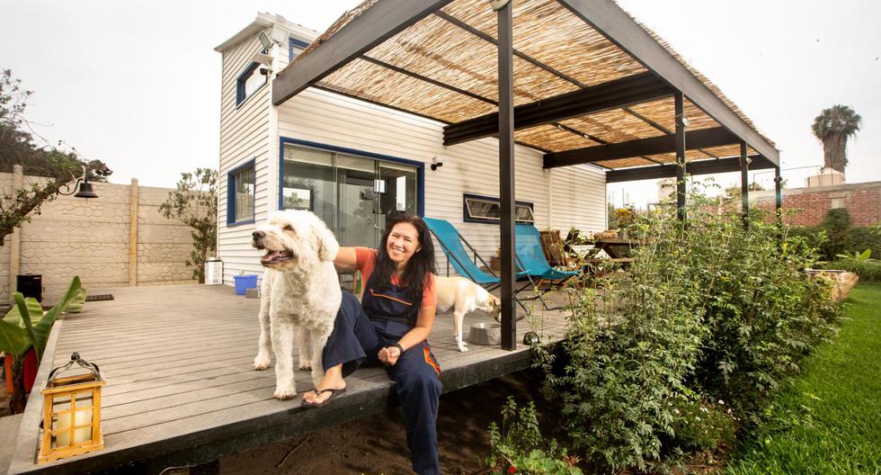 Patricia Ayón vive en una tiny house con su esposo y sus dos perros, en Pachacamac, desde julio del 2021. (Foto: Karen Zárate)