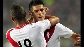 Carlos Zambrano es duda ante Chile por un golpe en el hombro