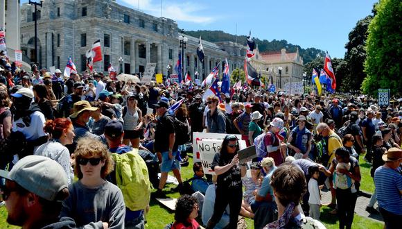 Varios miles de personas se concentraron en los alrededores del Parlamento de Nueva Zelanda para protestar por la obligatoriedad de la vacuna contra la COVID-19 y las duras restricciones. (Foto: Neil Sands / AFP)