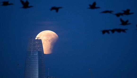 EL primer mes de 2018 cerró con un fenómeno que ocurre rara vez: la superluna azul de sangre con un eclipse. (Foto: Getty Images)