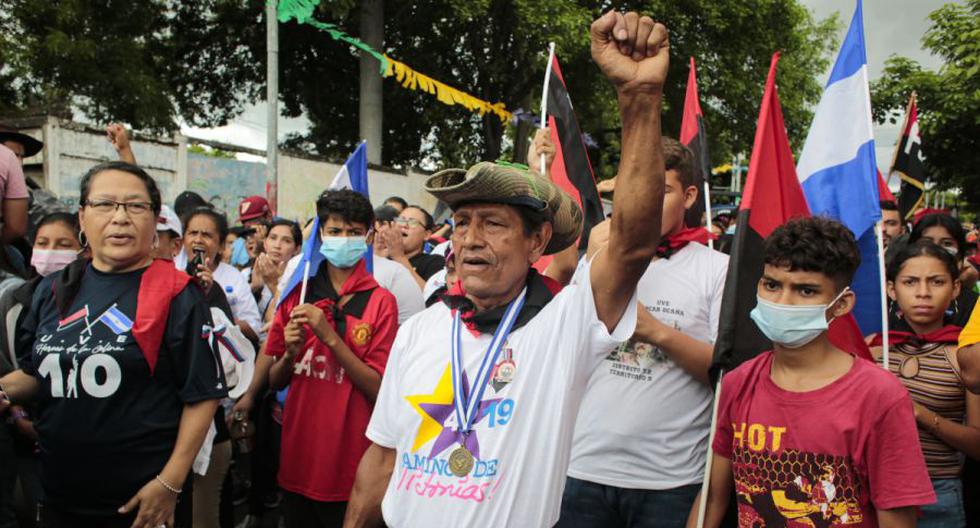 Sandinistas march in support of Daniel Ortega in Nicaragua