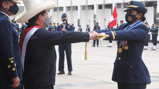 Cadete Leonor Mayuri Palomino recibió Espada de Honor en clausura del año académico 2021 de la Fuerza Aérea del Perú