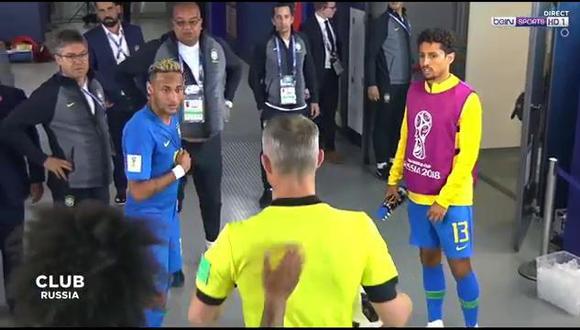 Neymar encaró al juez del partido de Brasil y Costa Rica por ser muy flexible a la hora de sancionar infracciones. El '10' sudamericano aseguraba que los rivales lo marcaban con dureza. (Foto: captura de pantalla)