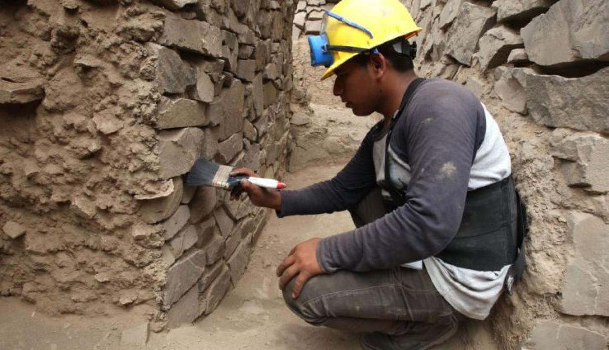 La huaca El Paraíso, que corresponde al Periodo Precerámico Tardío y fue ocupado entre los años 2100 y 1600 a.C. aproximadamente, está conformada por 14 unidades arquitectónicas.