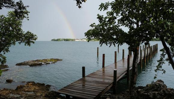 Un arcoíris antes de la llegada del huracán Dorian en Marsh Harbour, en las islas Ábaco, Bahamas, el sábado. (Dante Carrer/Reuters).