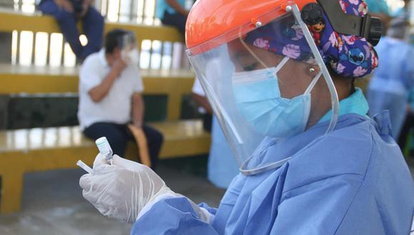 El Ministerio de Salud continúa con la vacunación a las personas de 18 años a más | Foto: Minsa / Referencial