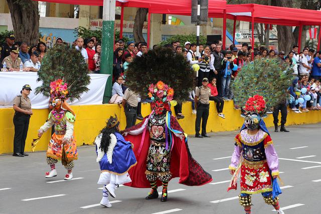 Piura: desfile escolar por Fiestas Patrias destacó mensajes contra la corrupción