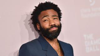 ¿Por qué Donald Glover se hace llamar Childish Gambino y qué significa este nombre?