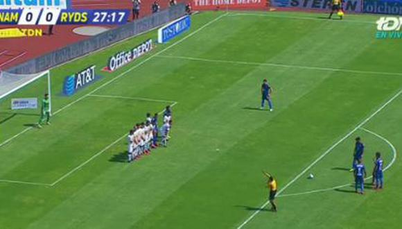 El colombiano Dorlan Pabón adelantó al Monterrey en su partido ante Pumas con un magnífico cobro de saque de falta. El duelo se desarrolló en el estadio Olímpico Universitario. (Foto: captura de video)