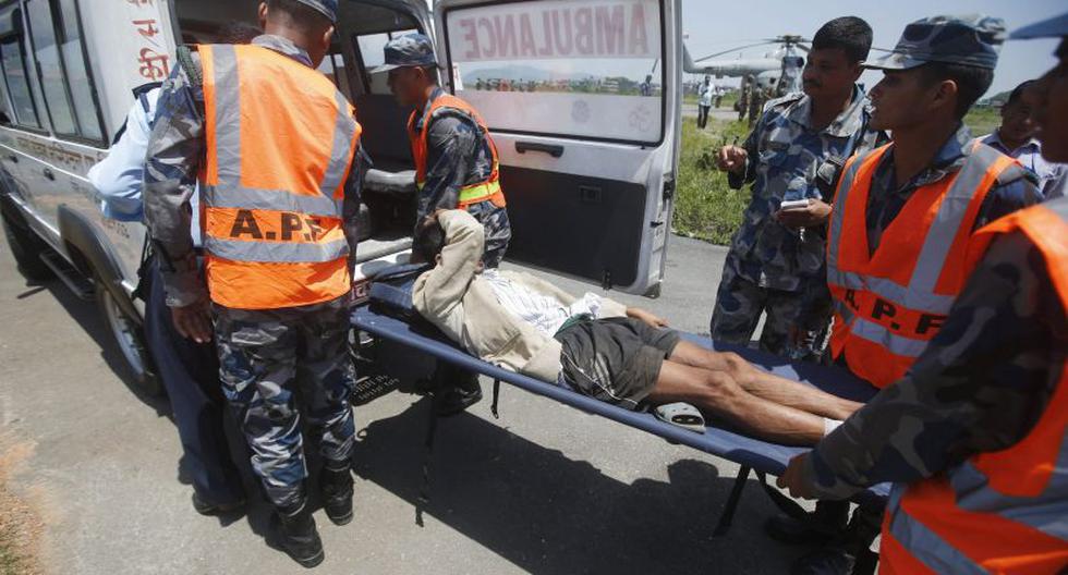 Rescate de víctimas sigue en Nepal. (Foto:EFE)