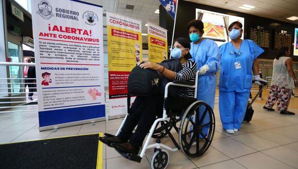 El Minsa realizó la semana pasada una una recreación, en una zona adaptada para el público, de las medidas que se tomarían en caso se detecte que una persona este infectado por coronavirus. (Foto: Hugo Curotto)