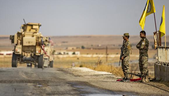 Ras al Ain estaba completamente asediada por los rebeldes proturcos, que avanzaron en la zona desde el inicio de la tregua, acordada el pasado jueves entre Turquía y Estados Unidos. (Foto: AFP)