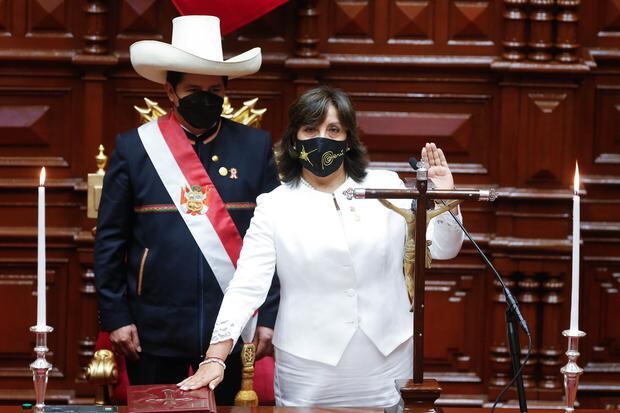 Lawyer Dina Boluarte was sworn in before Parliament as First Vice President of the Republic.  (Photo: Presidency of the Republic)