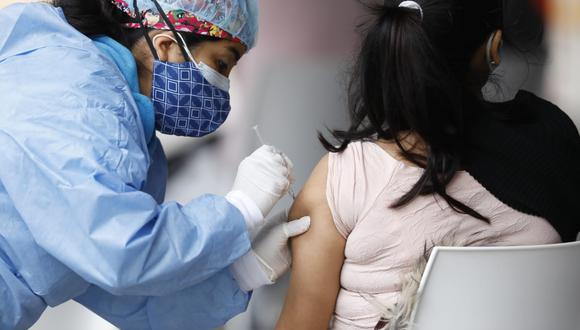Cevallos dijo que el 27% de peruanos ya están correctamente vacunados. (Foto: GEC)