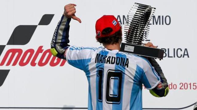 Valentino Rossi y la camiseta de Maradona al ganar en Argentina - 2