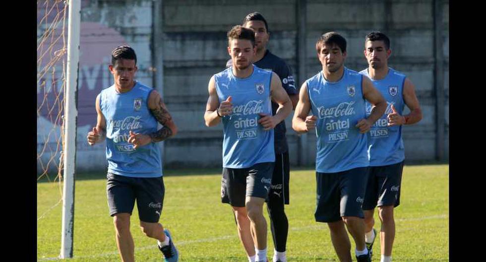Jugadores de Uruguay entrenan para el choque con Bolivia. (Foto: EFE)