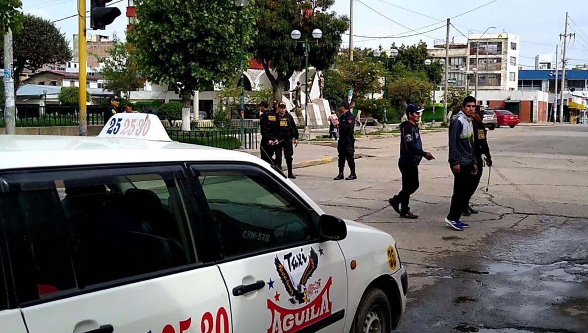 Policías intervinieron a ciudadanos por no respetar el estado de emergencia decretado por el Gobierno para evitar la propagación del coronavirus.