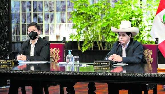 Castillo insistió en que las decisiones las toma él, no el secretario general de Perú Libre, mientras que el jefe de la PCM dijo que las opiniones de Cerrón no son “vinculantes”. (Foto: PCM)