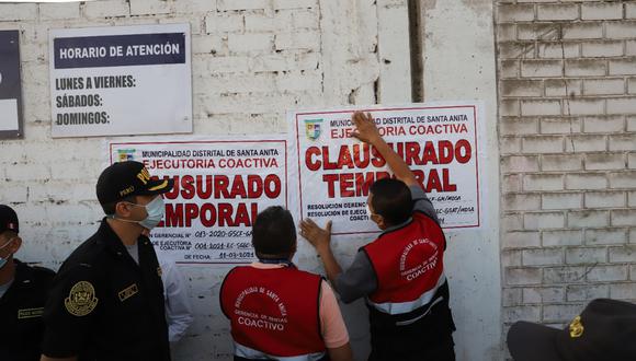 El municipio trató de colocar bloques de concreto en la puerta de ingreso, pero personas vinculadas al centro de abastos se lo impidieron, lo que originó una gresca. (Foto: Municipalidad de Santa Anita)