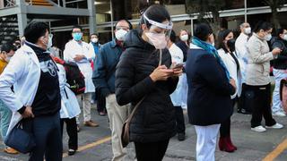 Médicos en la fila para vacunarse contra el coronavirus en México: “Es una lluvia de emociones” | FOTOS