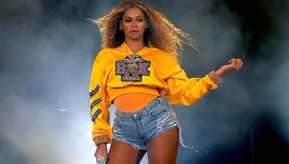Beyoncé luciendo un look diseñador por Balmain durante el festival de música Coachella. (Foto: AFP)
