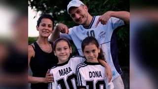 Mara y Dona: las gemelas argentinas que demuestran la devoción por Diego Armando Maradona